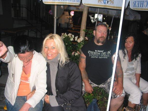 wenigstens eine ist fit.jpg